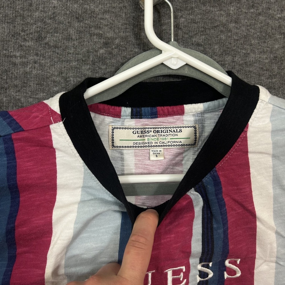 VTG 90 Guess Vertical Striped Embroidered Spellout Short Sleeve Shirt Size Small - Picture 5 of 14
